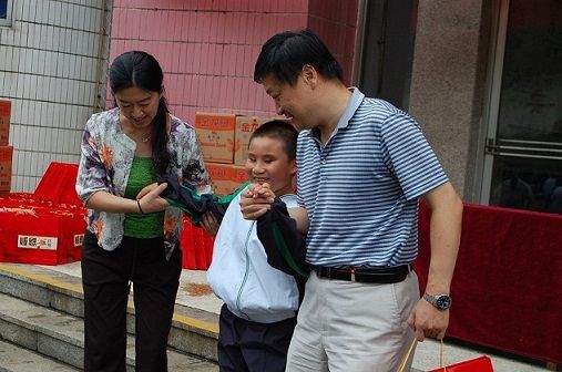 心手相牵十四年，情暖中秋爱在行动——山东科大中天走访慰问泰安市盲校师生